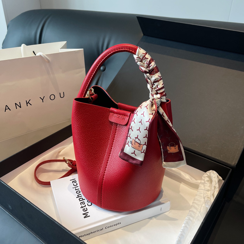 Luxury Bags Sale - Rote PU-Eimer-Schulter- und Umhängetaschen, schwarzer Sinn