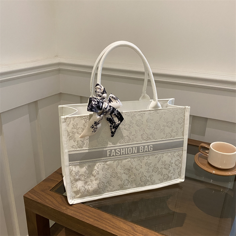 Luxuriöse Elegante Damen-Trage – Luxury Bags Reseller Bewertung und Preis